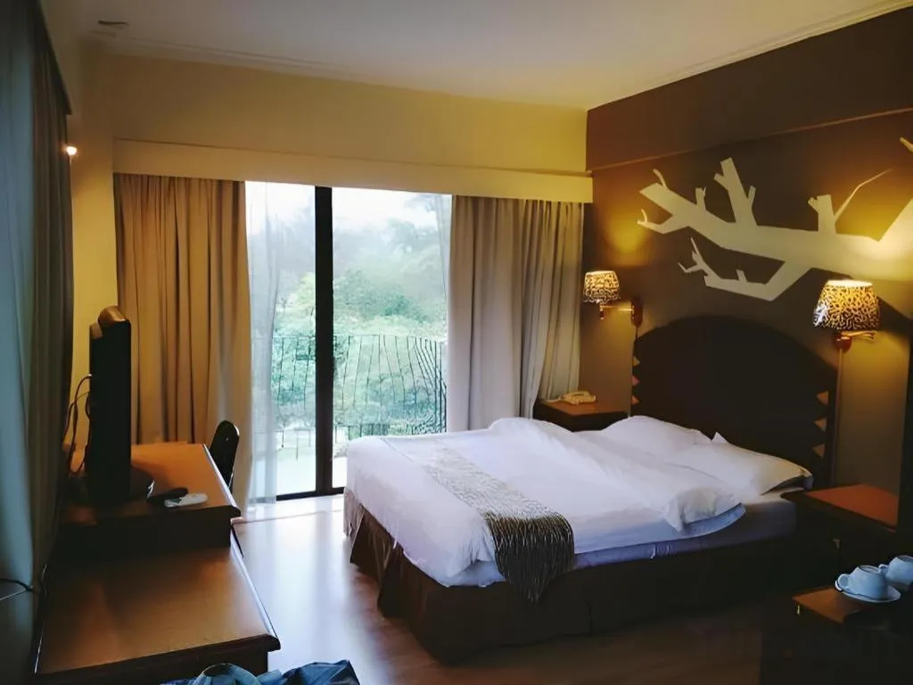 Bed in Casuarina Hotel