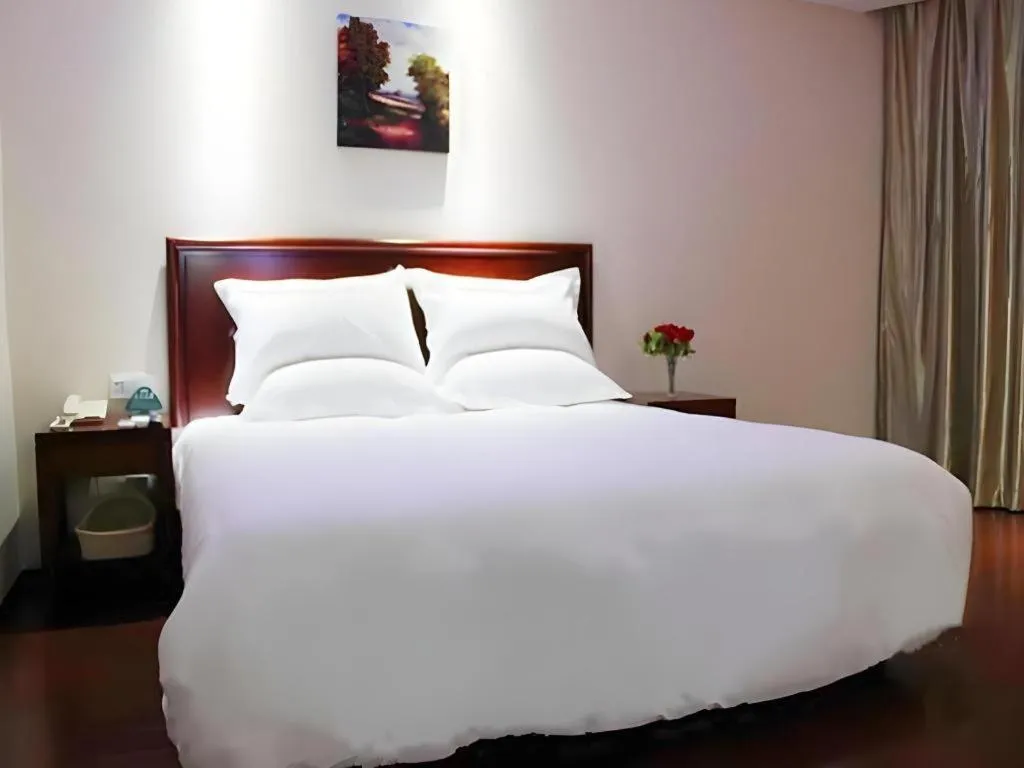 Bed in GreenTree Inn Shanghai Jiading Anting Motor City Express Hotel