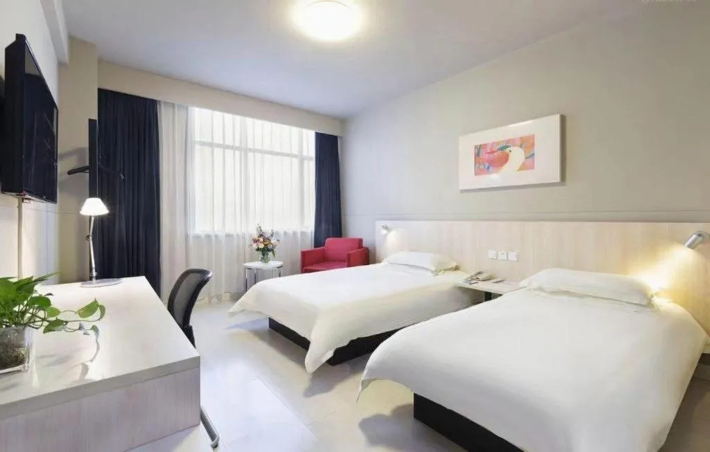 Bed in Jinjiang Inn Hangzhou Lin'an Qianwang Street