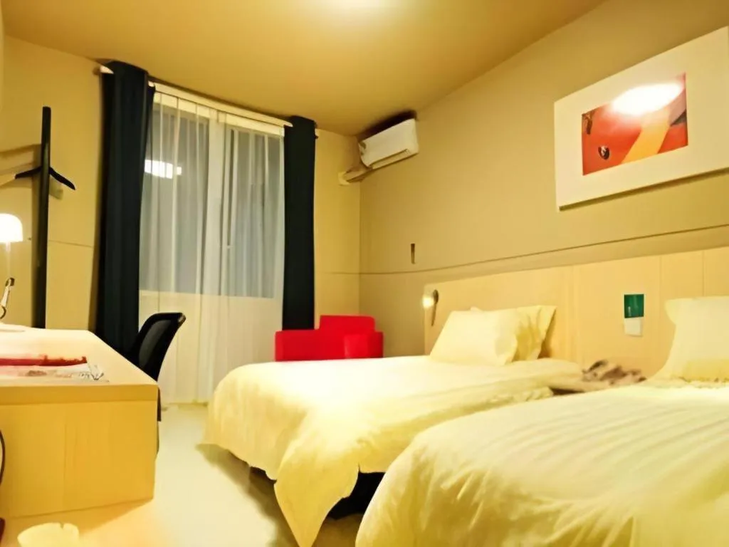 Bed in Jinjiang Inn Hangzhou Lin'an Qianwang Street