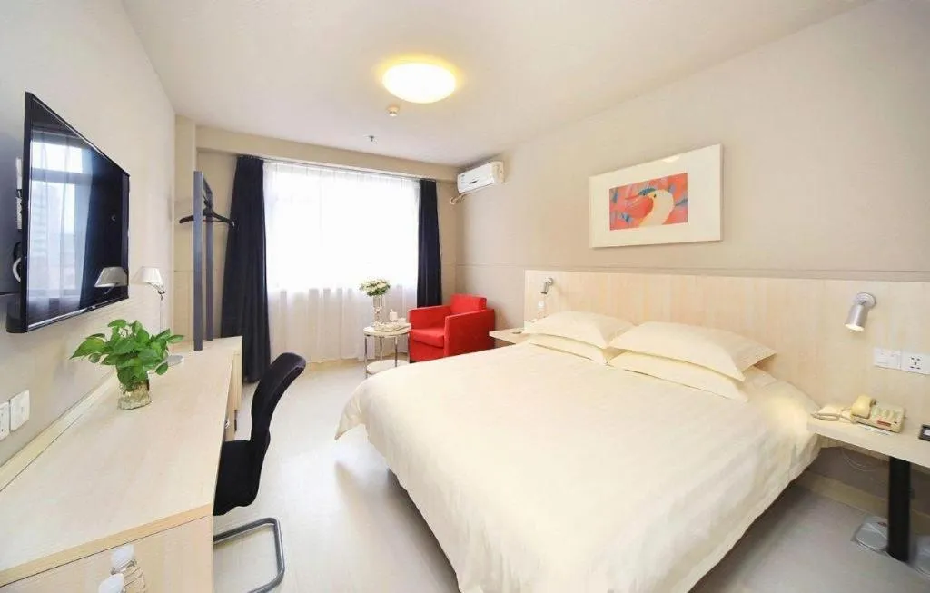 Bed in Jinjiang Inn Hangzhou Lin'an Qianwang Street