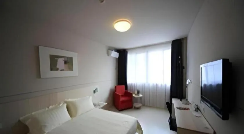 Bed in Jinjiang Inn Hangzhou Lin'an Qianwang Street