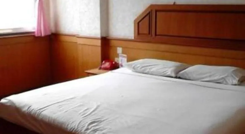 Bed in Sakol Grand Palace Hotel