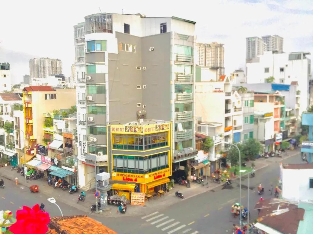 Son Tung Hotel - De Tham Street