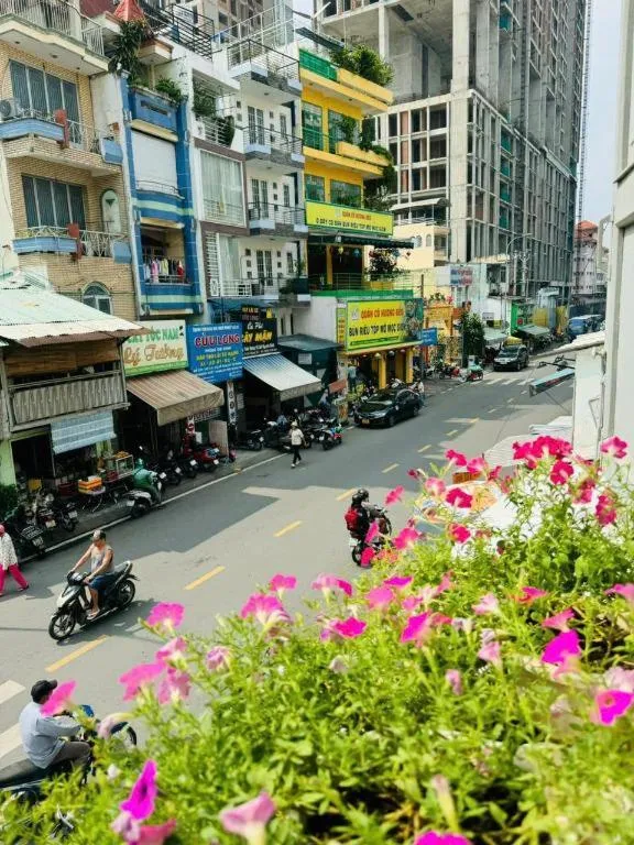 Son Tung Hotel - De Tham Street