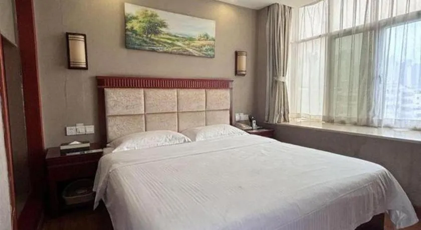 Bed in GreenTree Inn Guangdong Huizhou Chenjiang Intercity Rail Station Business Hotel