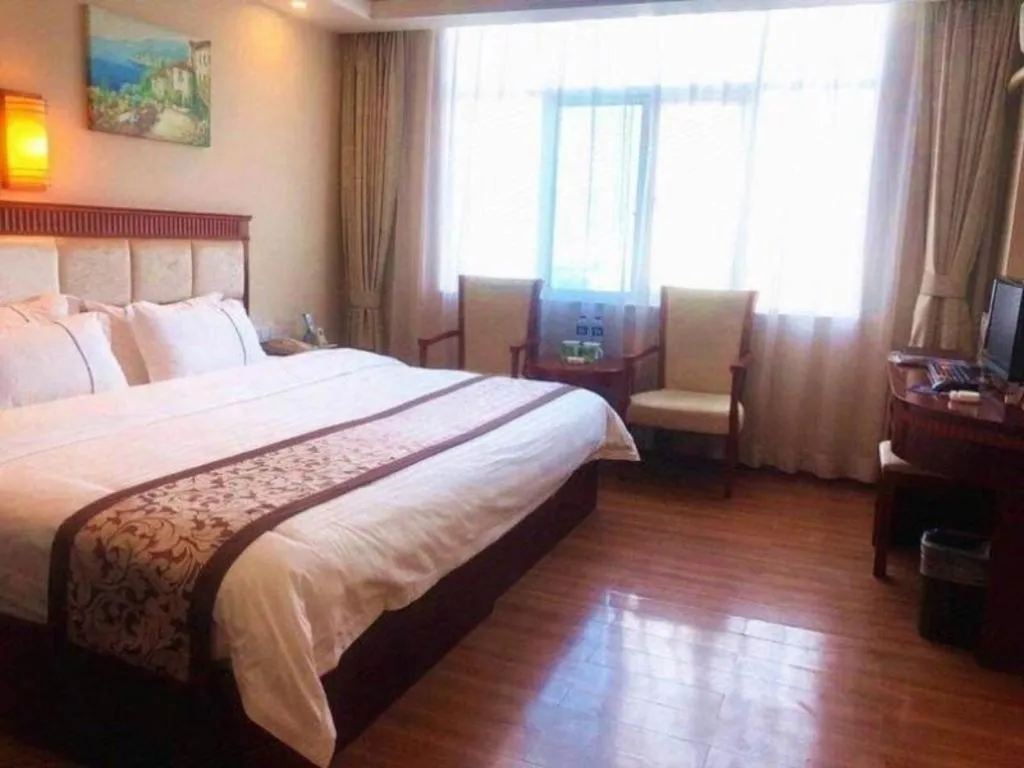 Bed in GreenTree Inn Guangdong Huizhou Chenjiang Intercity Rail Station Business Hotel
