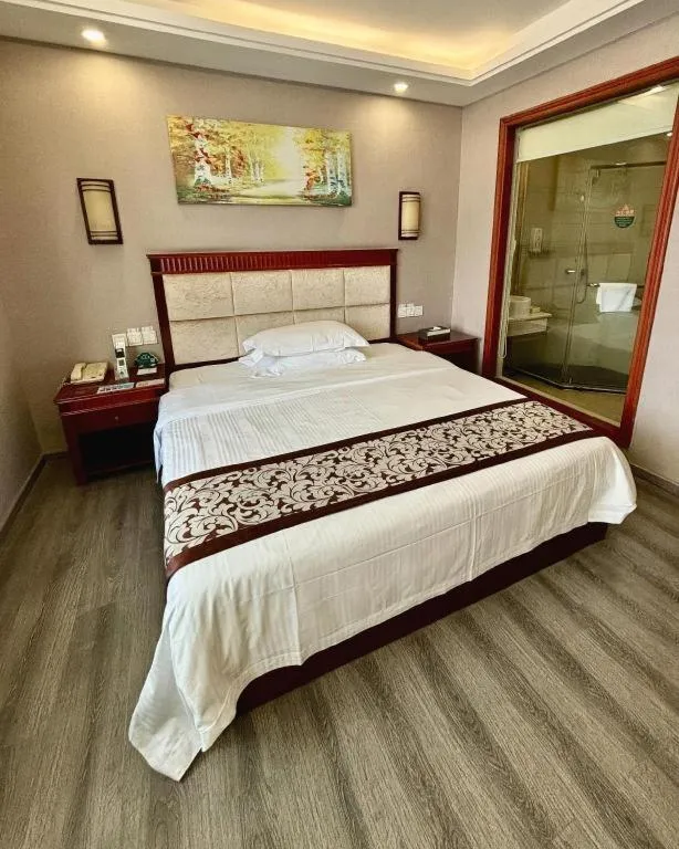 Bed in GreenTree Inn Guangdong Huizhou Chenjiang Intercity Rail Station Business Hotel