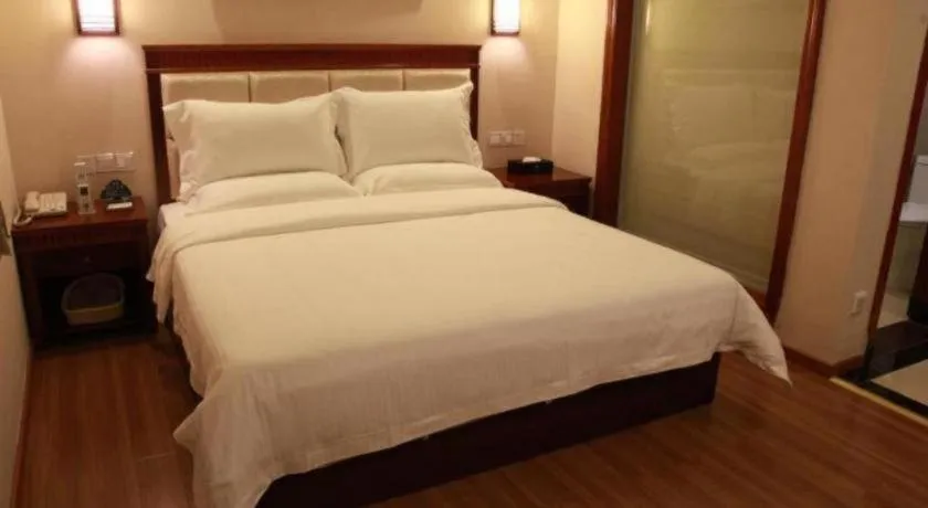 Bed in GreenTree Inn Guangdong Huizhou Chenjiang Intercity Rail Station Business Hotel