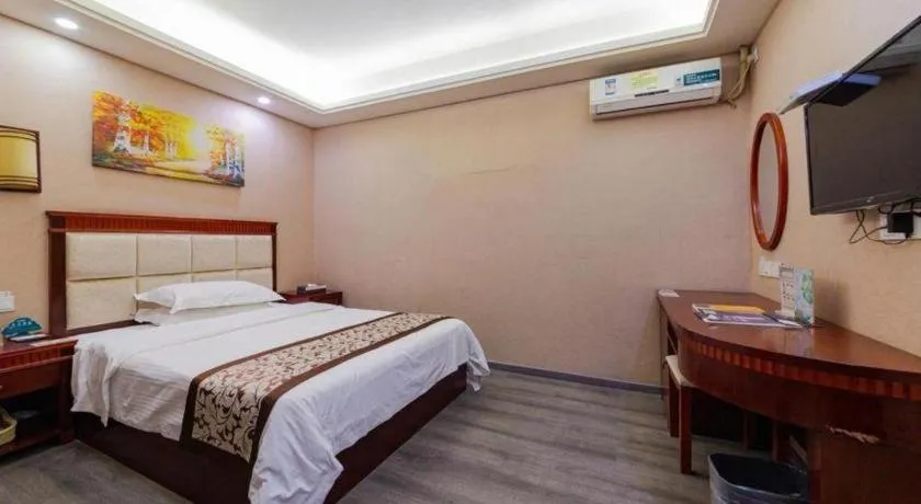 Bed in GreenTree Inn Guangdong Huizhou Chenjiang Intercity Rail Station Business Hotel
