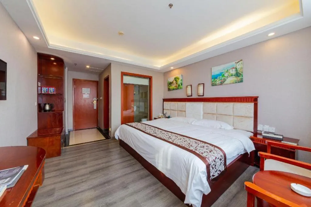 Bed in GreenTree Inn Guangdong Huizhou Chenjiang Intercity Rail Station Business Hotel
