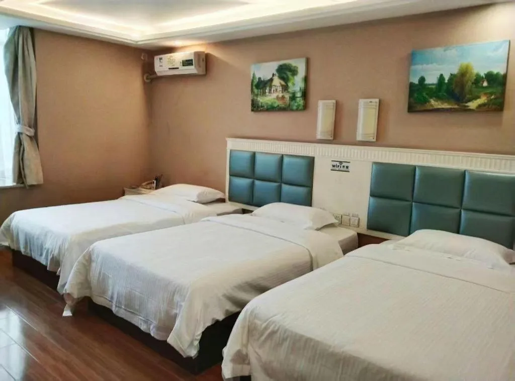 Bed in GreenTree Inn Guangdong Huizhou Chenjiang Intercity Rail Station Business Hotel
