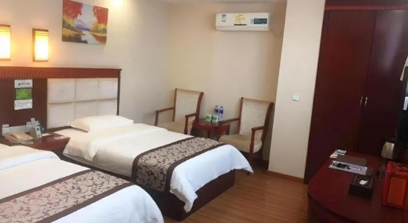 Bed in GreenTree Inn Guangdong Huizhou Chenjiang Intercity Rail Station Business Hotel
