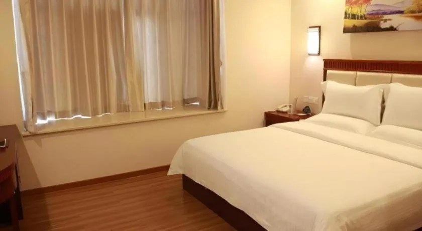 Bed in GreenTree Inn Guangdong Huizhou Chenjiang Intercity Rail Station Business Hotel