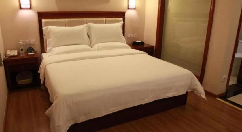 Bed in GreenTree Inn Guangdong Huizhou Chenjiang Intercity Rail Station Business Hotel