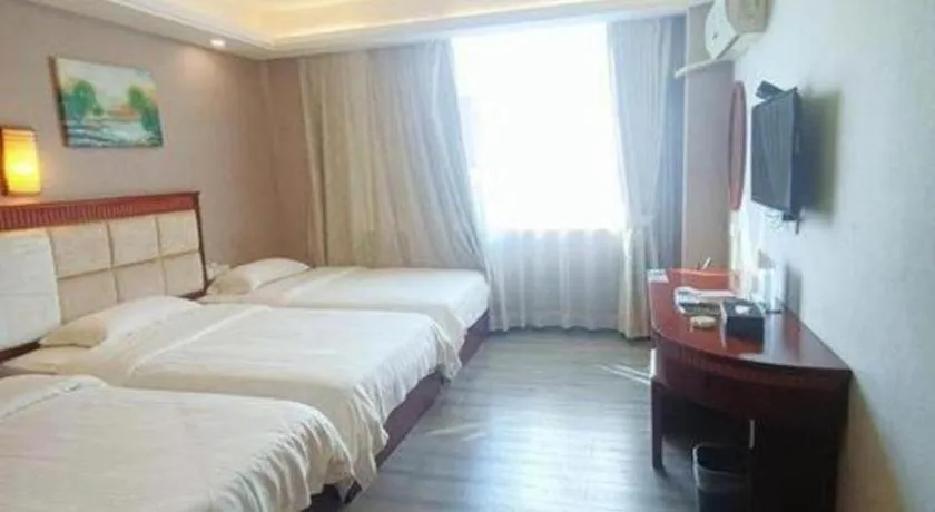 Bed in GreenTree Inn Guangdong Huizhou Chenjiang Intercity Rail Station Business Hotel