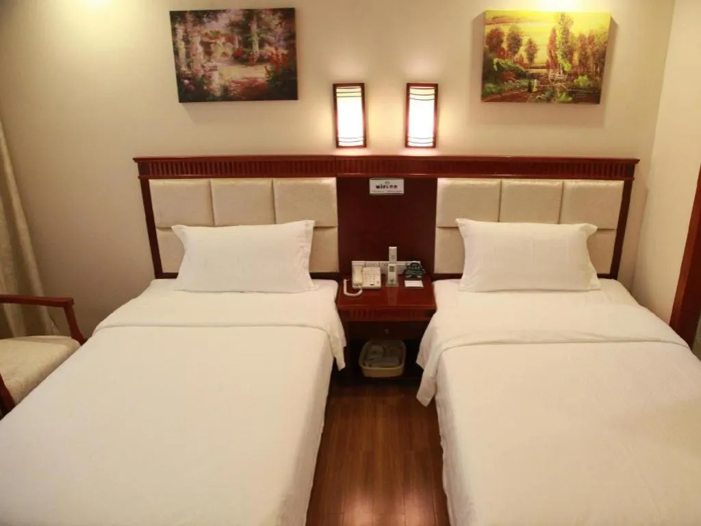 Bed in GreenTree Inn Guangdong Huizhou Chenjiang Intercity Rail Station Business Hotel