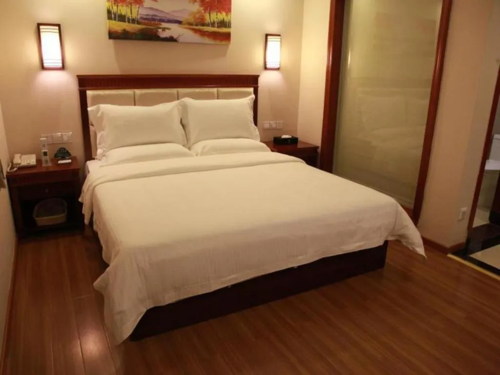 Bed in GreenTree Inn Guangdong Huizhou Chenjiang Intercity Rail Station Business Hotel