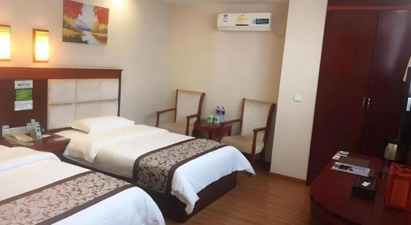Bed in GreenTree Inn Guangdong Huizhou Chenjiang Intercity Rail Station Business Hotel