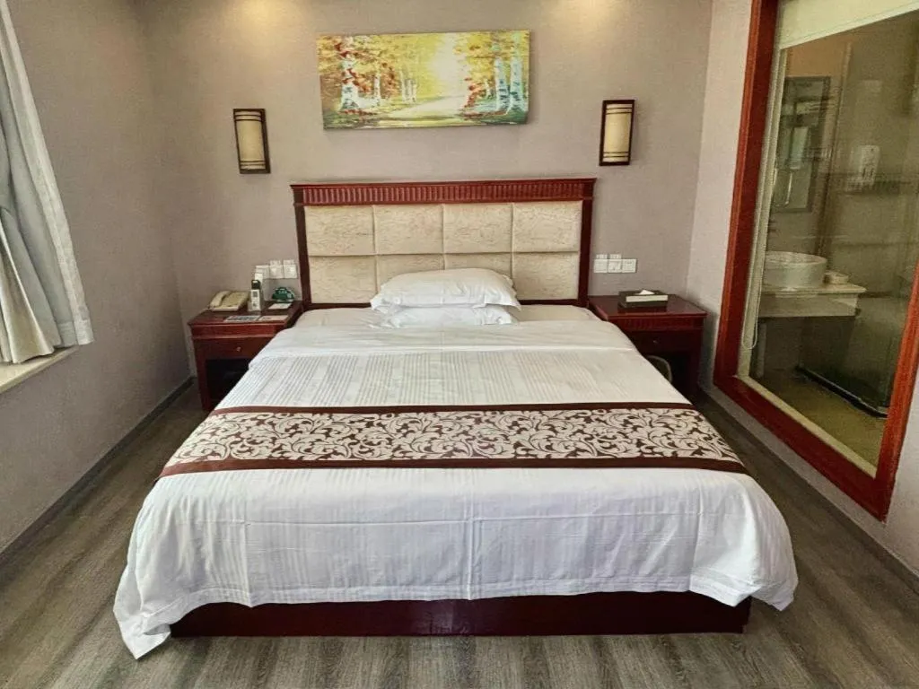 Bed in GreenTree Inn Guangdong Huizhou Chenjiang Intercity Rail Station Business Hotel