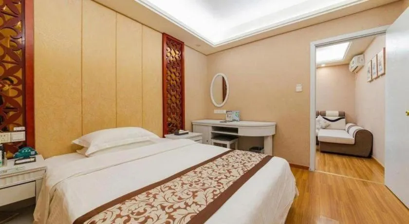 Bed in GreenTree Inn Guangdong Huizhou Chenjiang Intercity Rail Station Business Hotel