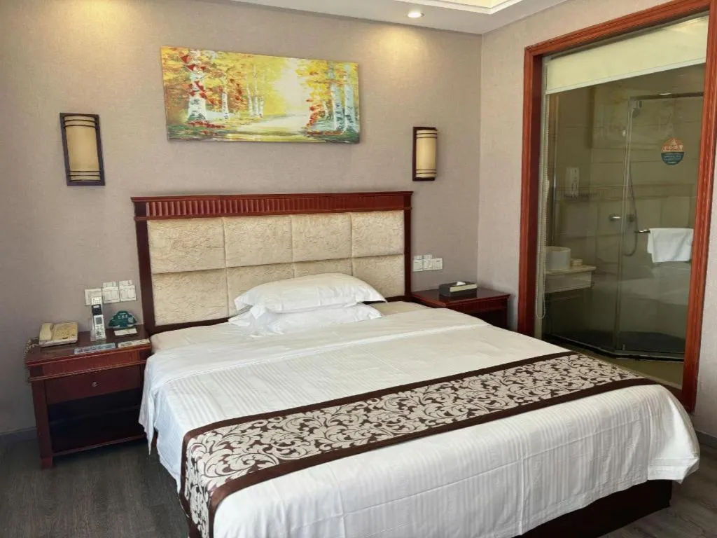 Bed in GreenTree Inn Guangdong Huizhou Chenjiang Intercity Rail Station Business Hotel