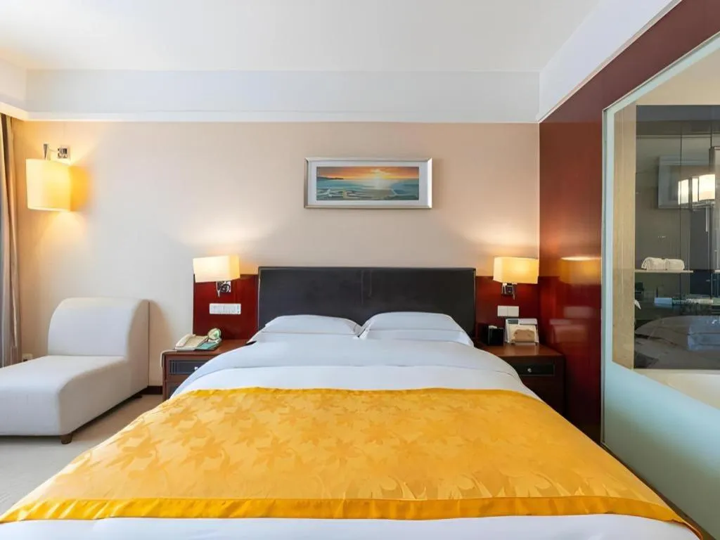 Bed in Shantou Golden Gulf Hotel