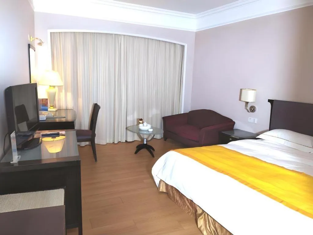 Bed in Shantou Golden Gulf Hotel