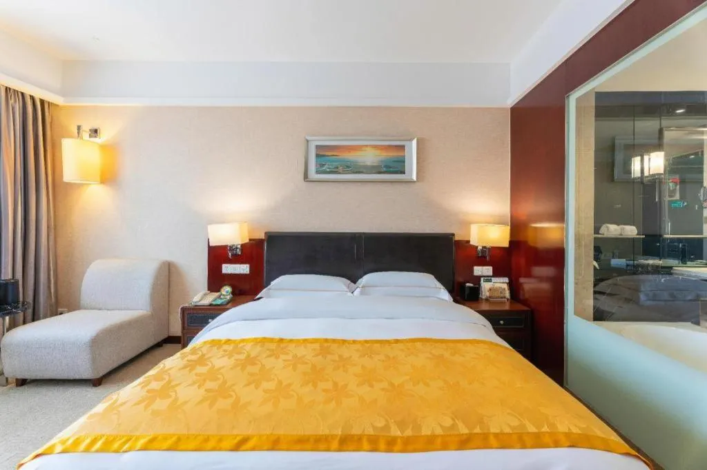 Bed in Shantou Golden Gulf Hotel