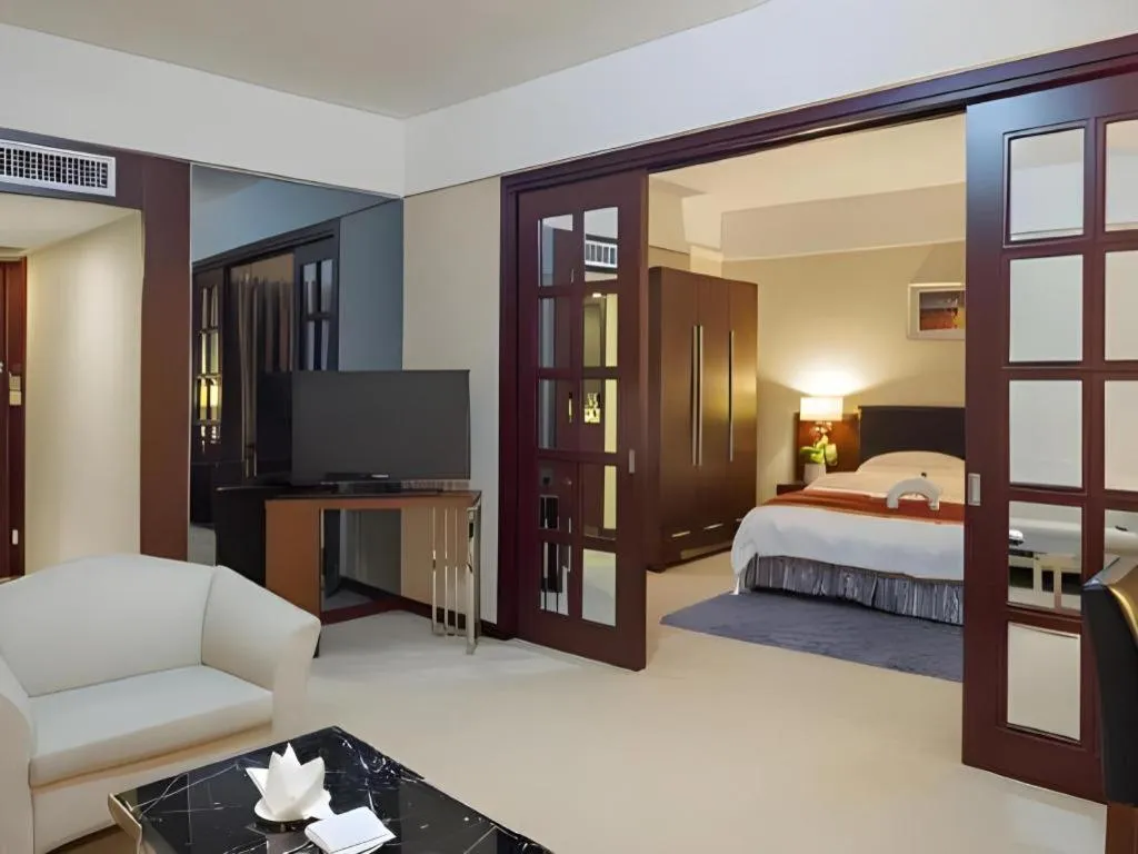 Bed in Shantou Golden Gulf Hotel