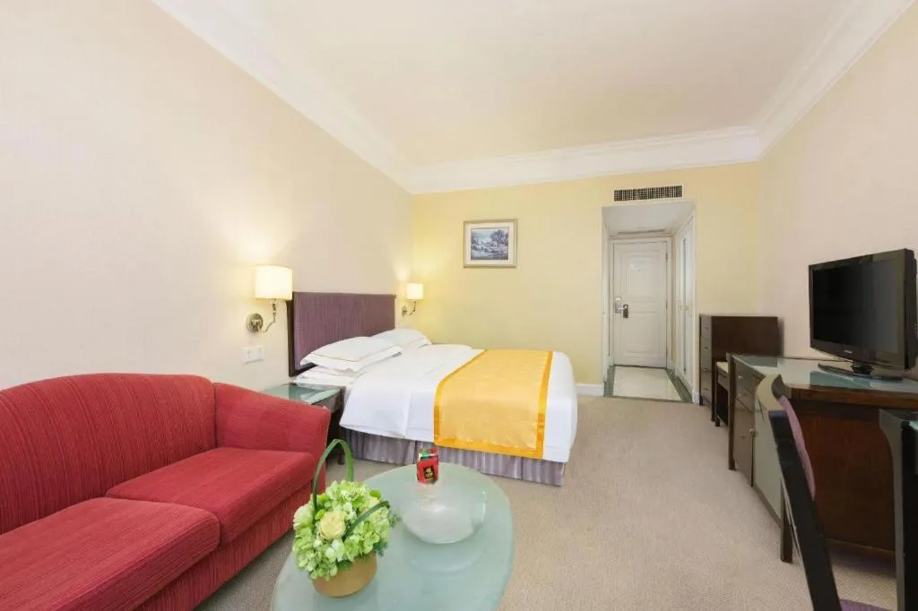 Bed in Shantou Golden Gulf Hotel