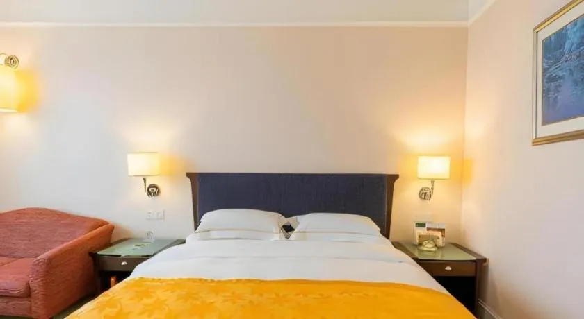 Bed in Shantou Golden Gulf Hotel