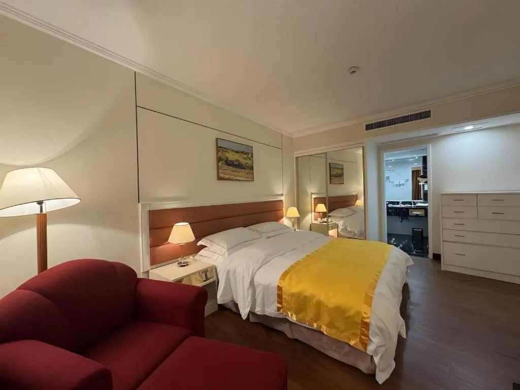 Bed in Shantou Golden Gulf Hotel