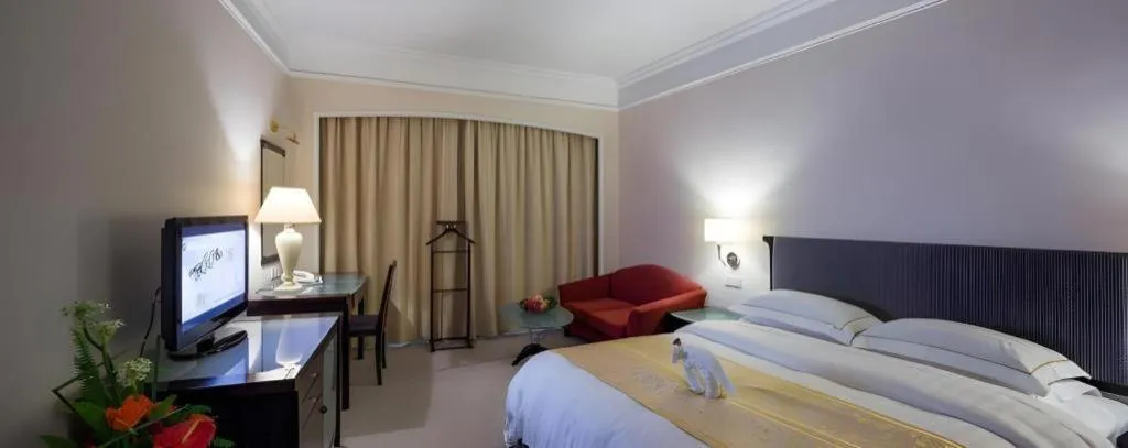 Bed in Shantou Golden Gulf Hotel