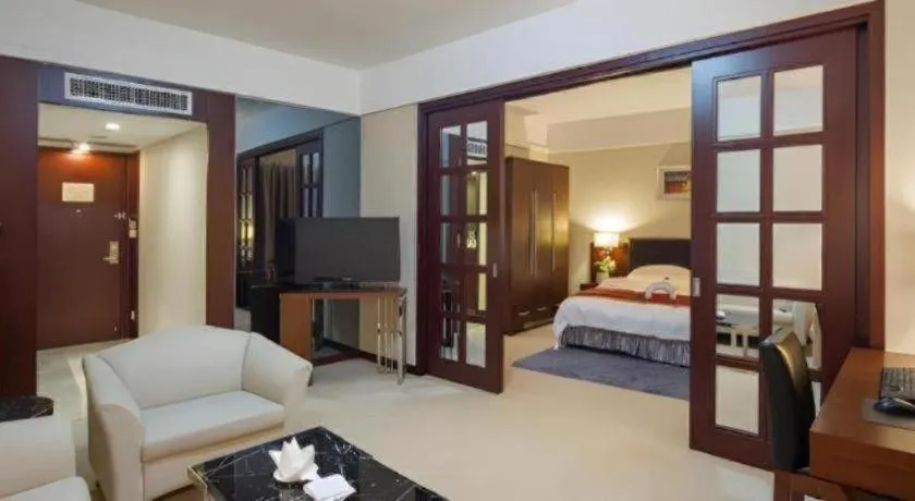 Bed in Shantou Golden Gulf Hotel