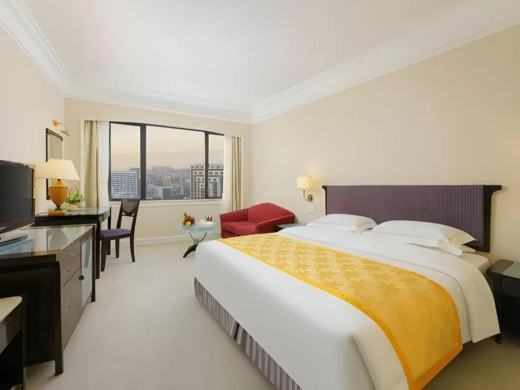 Bed in Shantou Golden Gulf Hotel