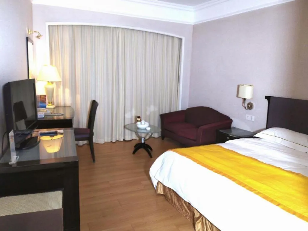 Bed in Shantou Golden Gulf Hotel