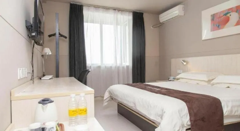 Bed in Jinjiang Inn Zhenjiang Jiangsu University Suning Plaza