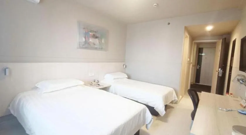 Bed in Jinjiang Inn Zhenjiang Jiangsu University Suning Plaza