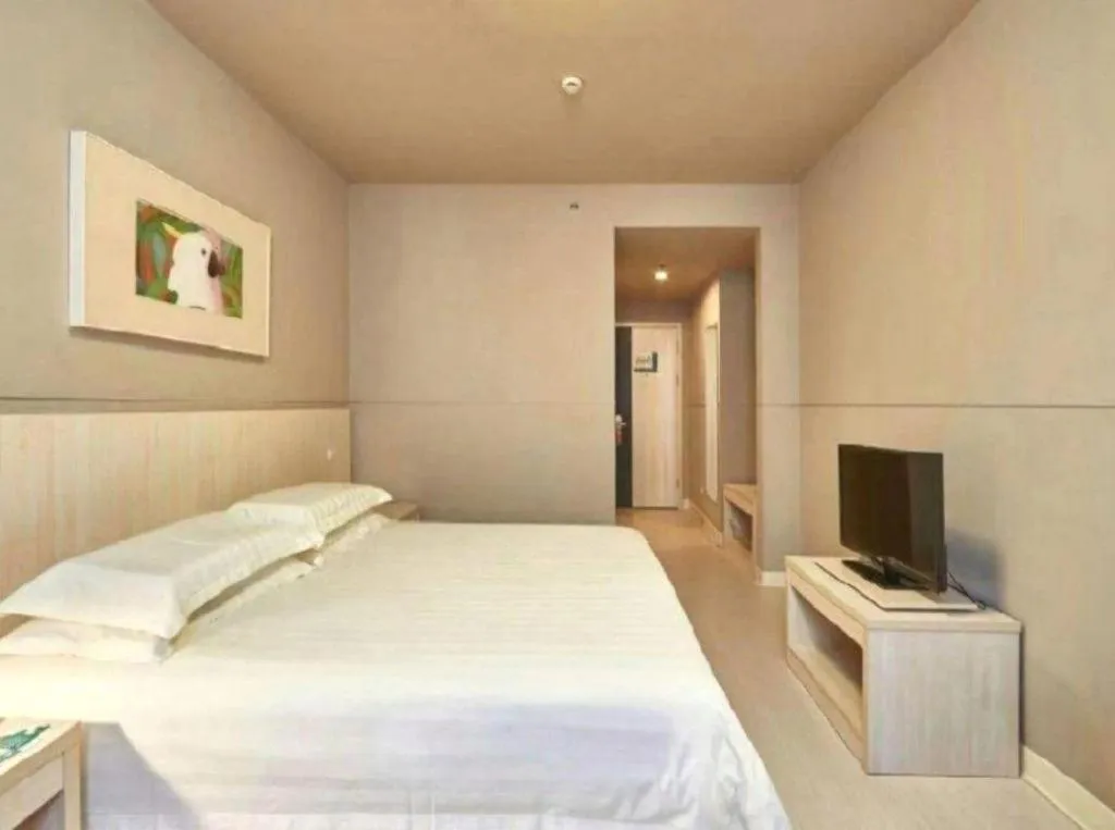 Bed in Jinjiang Inn Zhenjiang Jiangsu University Suning Plaza