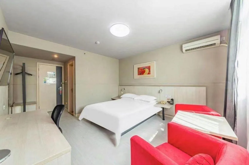 Bed in Jinjiang Inn Zhenjiang Jiangsu University Suning Plaza