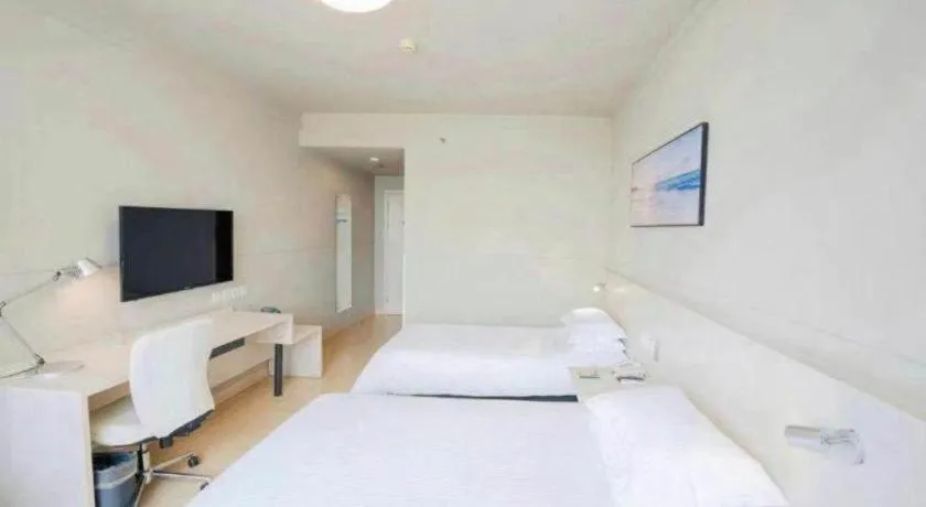 Bed in Jinjiang Inn Zhenjiang Jiangsu University Suning Plaza