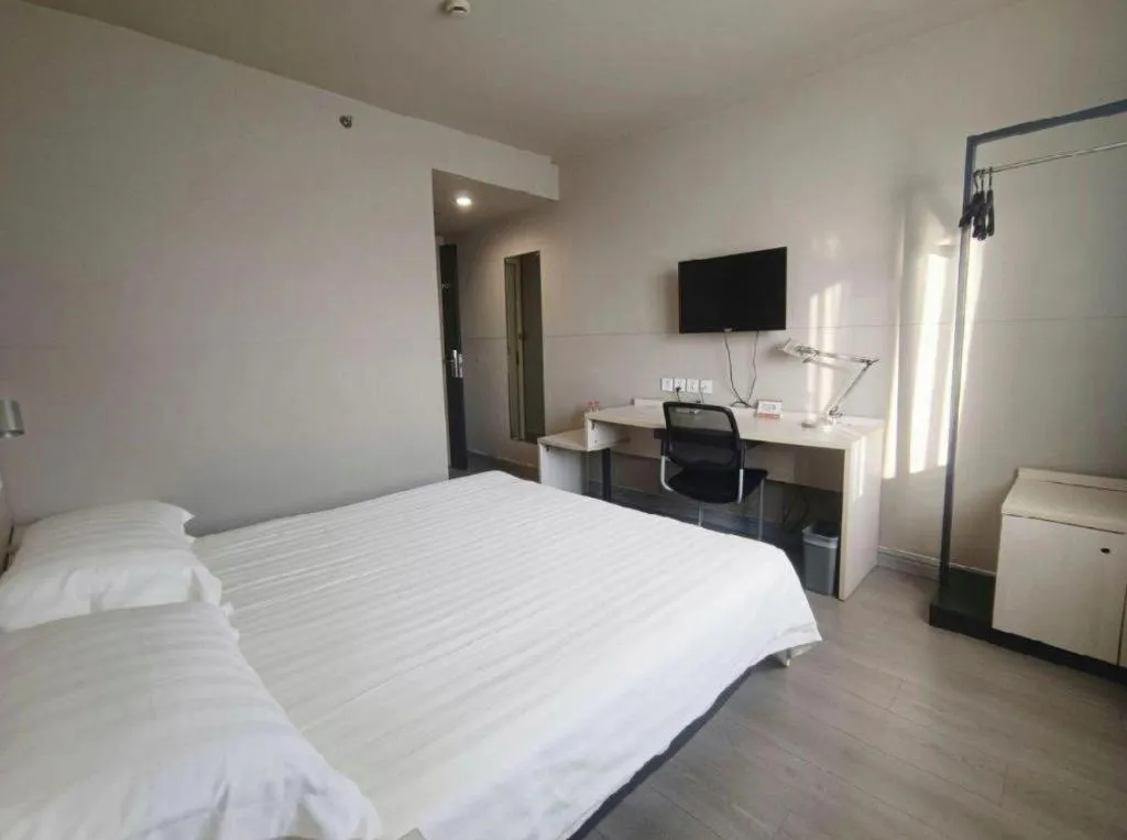 Bed in Jinjiang Inn Zhenjiang Jiangsu University Suning Plaza