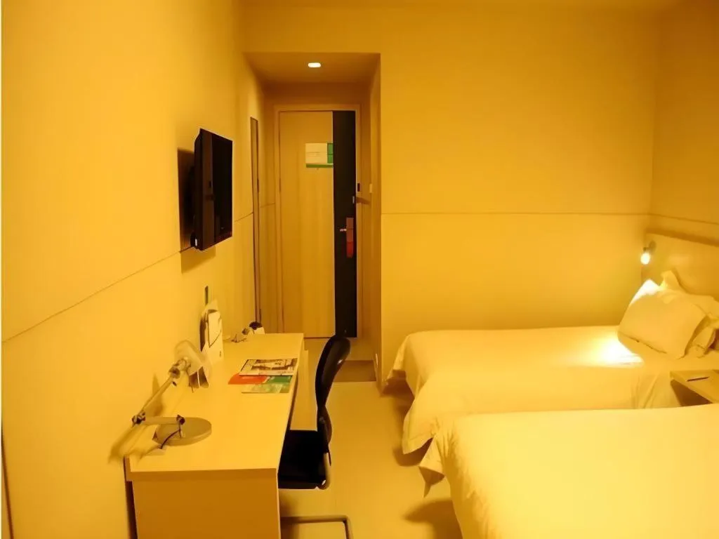 Bed in Jinjiang Inn Zhenjiang Jiangsu University Suning Plaza