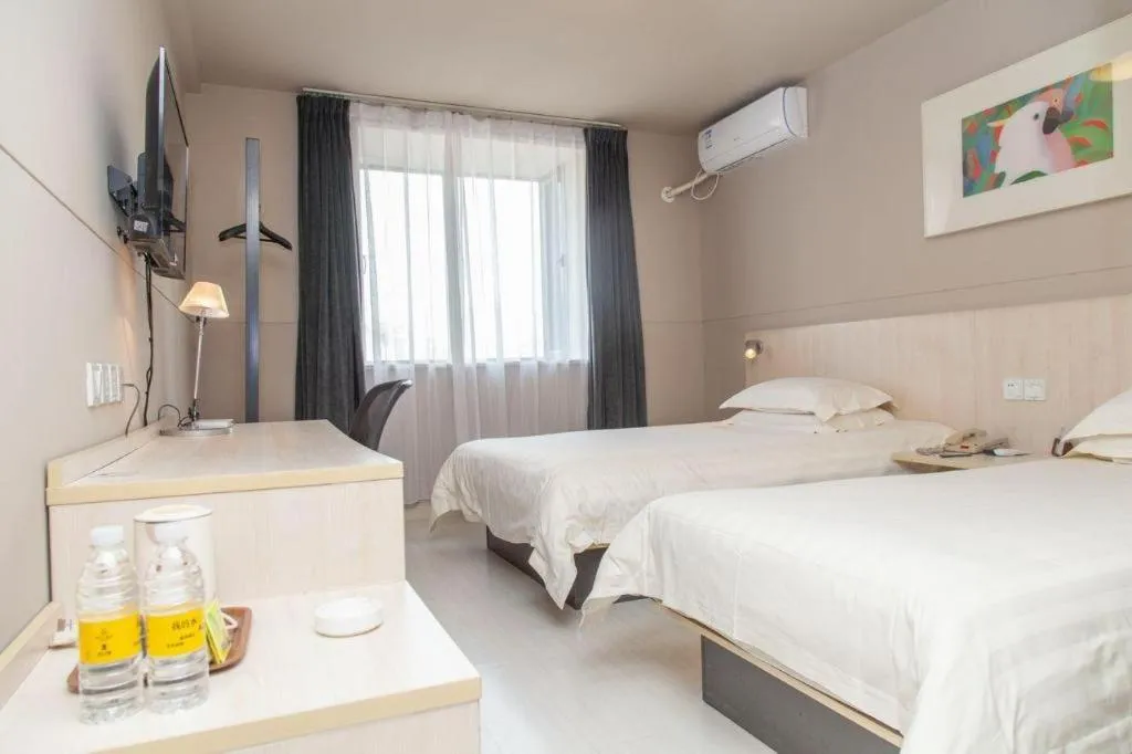 Bed in Jinjiang Inn Zhenjiang Jiangsu University Suning Plaza