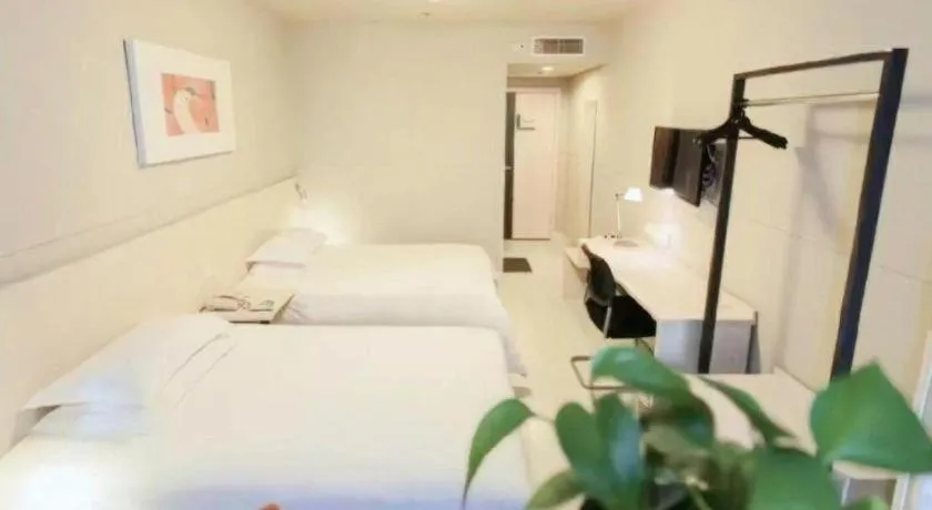 Bed in Jinjiang Inn Zhenjiang Jiangsu University Suning Plaza