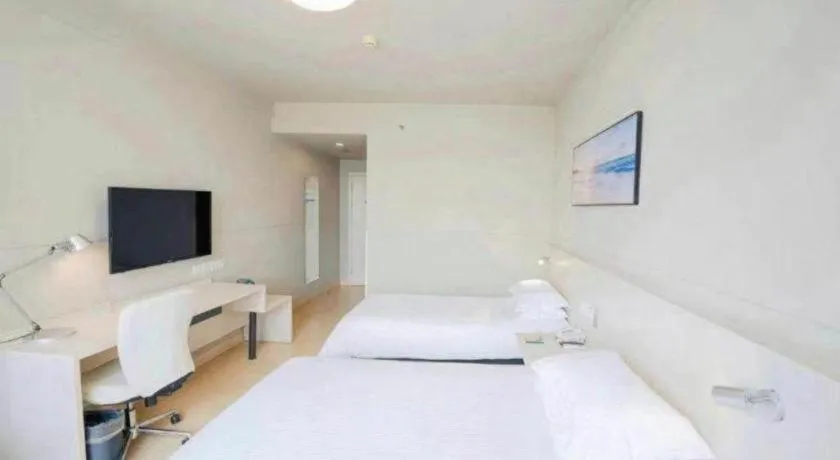 Bed in Jinjiang Inn Zhenjiang Jiangsu University Suning Plaza