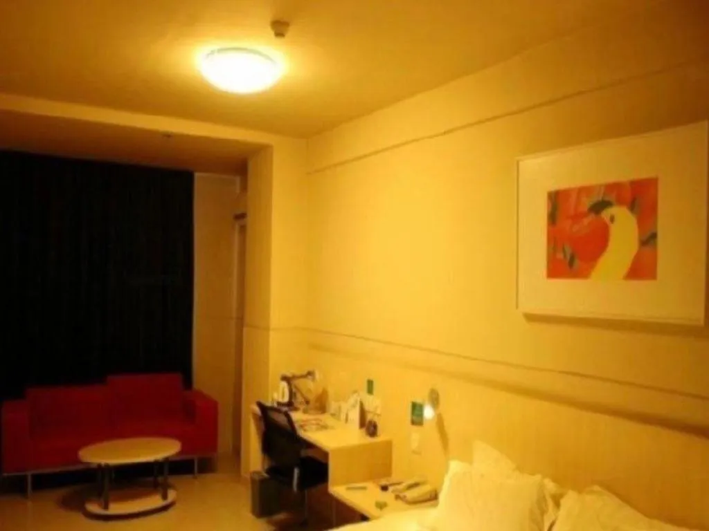 Bed in Jinjiang Inn Zhenjiang Jiangsu University Suning Plaza