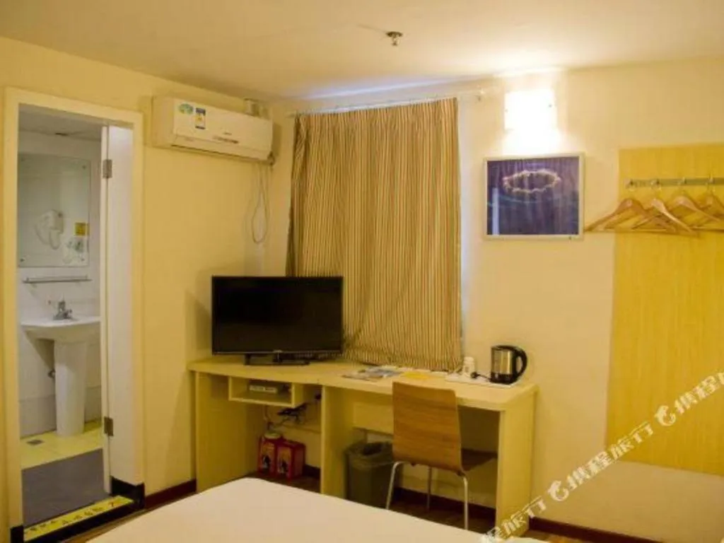 Bed in 7 Days Inn Guangzhou Zoo Huanghuagang Metro Station