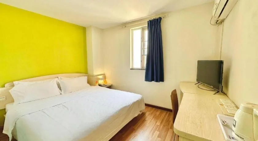 Bed in 7 Days Inn Guangzhou Zoo Huanghuagang Metro Station